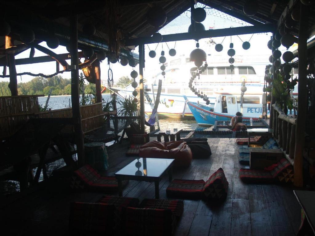 Peacock Hostel Koh Lanta Exterior photo