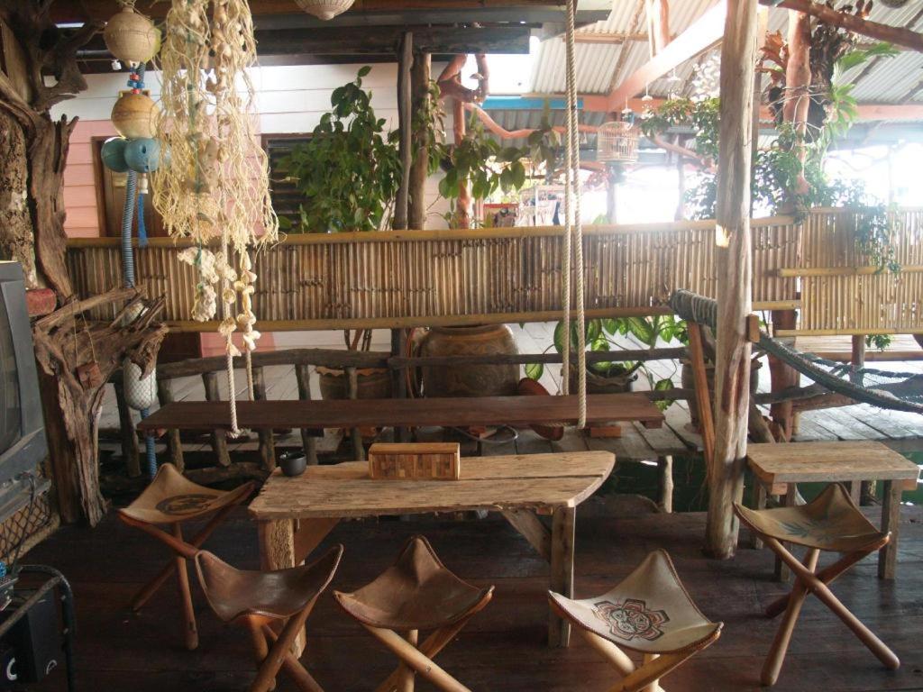 Peacock Hostel Koh Lanta Exterior photo