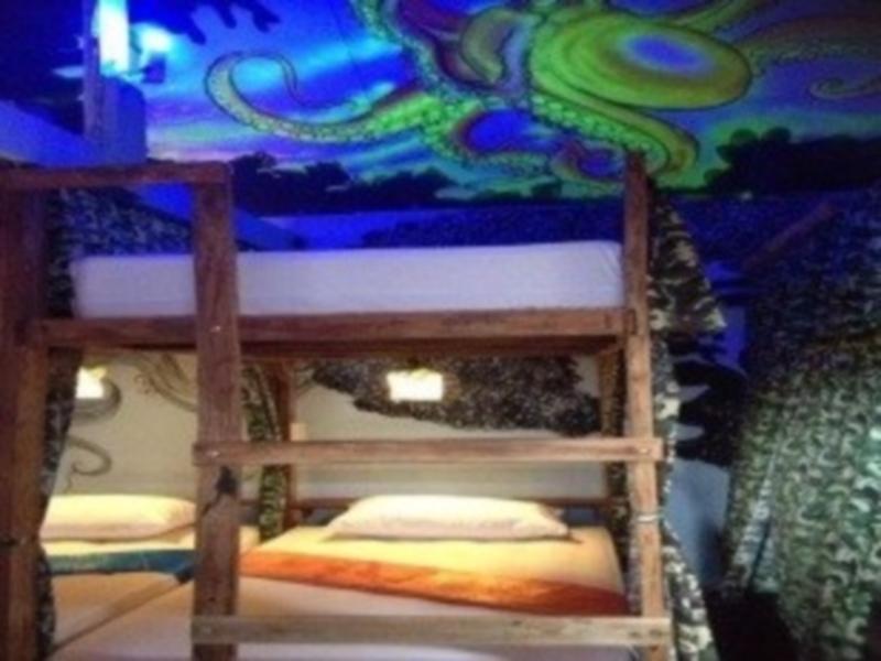 Peacock Hostel Koh Lanta Exterior photo