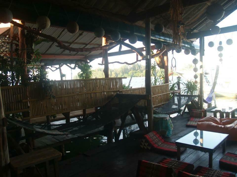 Peacock Hostel Koh Lanta Exterior photo