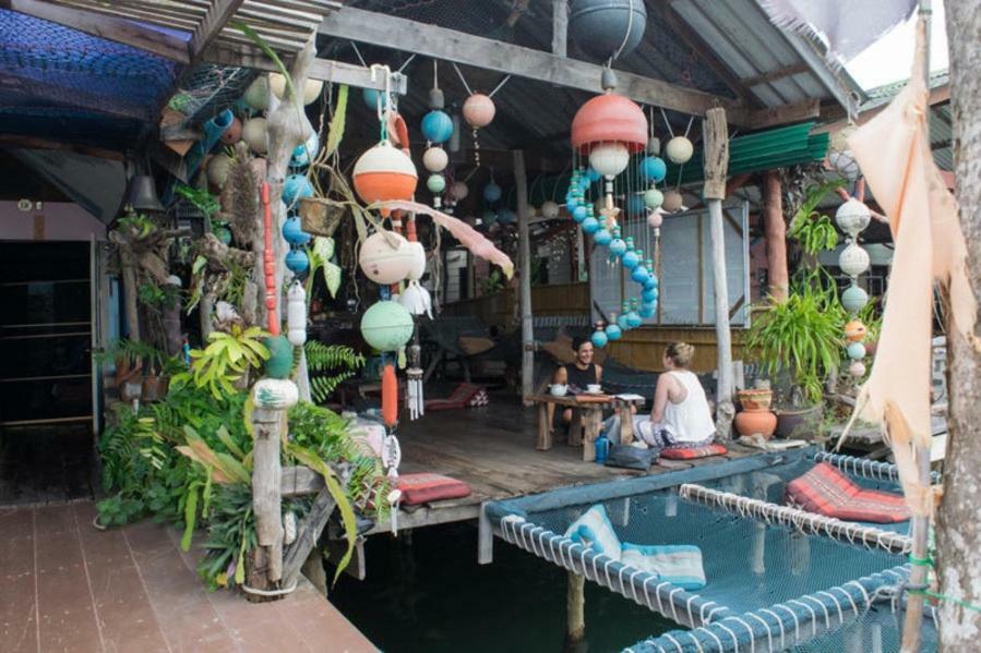Peacock Hostel Koh Lanta Exterior photo