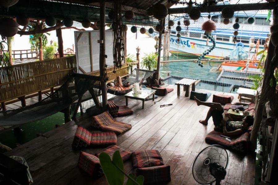 Peacock Hostel Koh Lanta Exterior photo