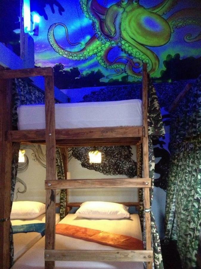 Peacock Hostel Koh Lanta Exterior photo